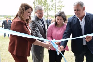 La Dra. Britos, el Dr. Welp, la Intendente Sabrina Olano y el Senador Daniel Olano dan apertura a las instalaciones del nuevo Juzgado de Paz de Ceibas.