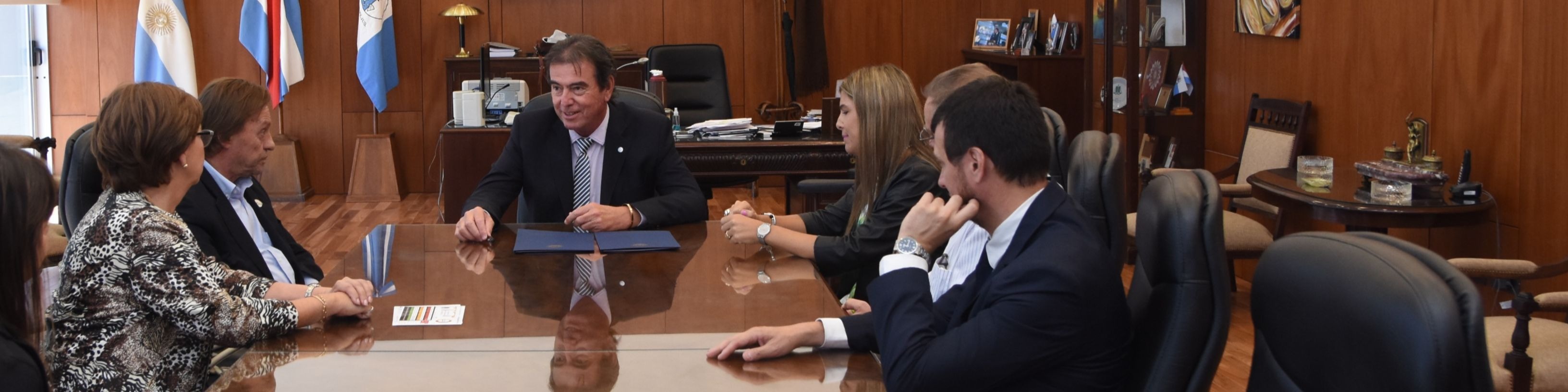El STJ y el Municipio de Paraná coordinan acciones y recursos para prevenir y sancionar la violencia de género El STJ y el Municipio de Paraná coordinan acciones y recursos para prevenir y sancionar la violencia de género