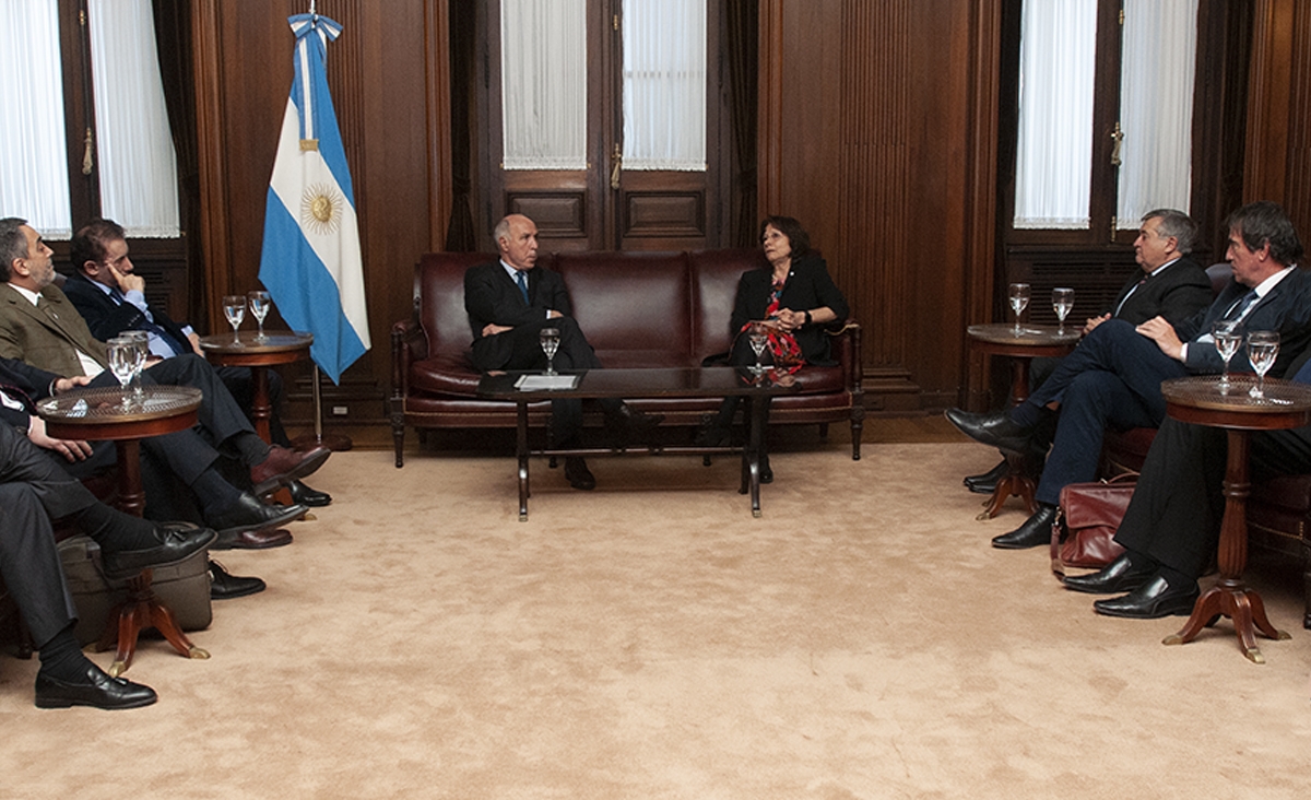 El Presidente de la Corte Suprema de Justicia de la Nación recibió a las nuevas autoridades de JUFEJUS El Presidente de la Corte Suprema de Justicia de la Nación recibió a las nuevas autoridades de JUFEJUS