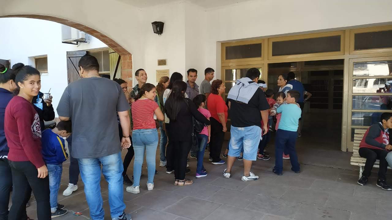 “La Justicia va a los barrios” trabajó hoy en Paraná con familias del barrio 1º de Julio “La Justicia va a los barrios” trabajó hoy en Paraná con familias del barrio 1º de Julio