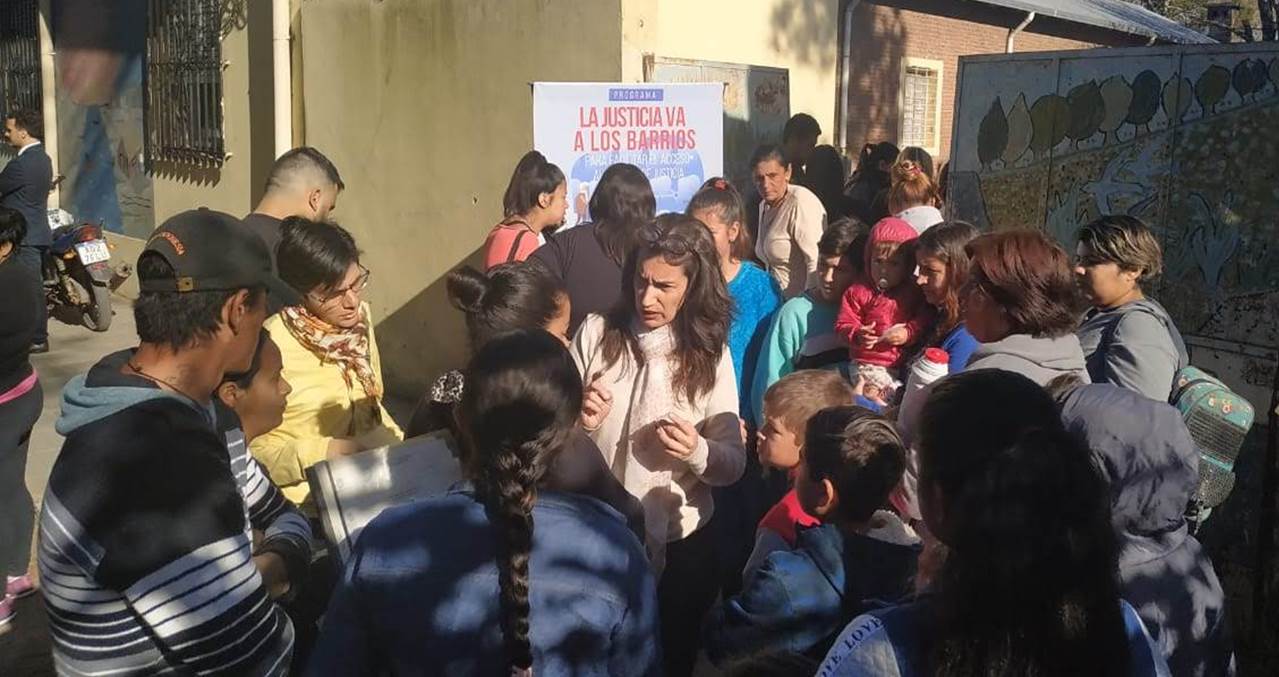 “La Justicia va a los barrios” estuvo hoy con vecinos de Bajada Grande “La Justicia va a los barrios” estuvo hoy con vecinos de Bajada Grande