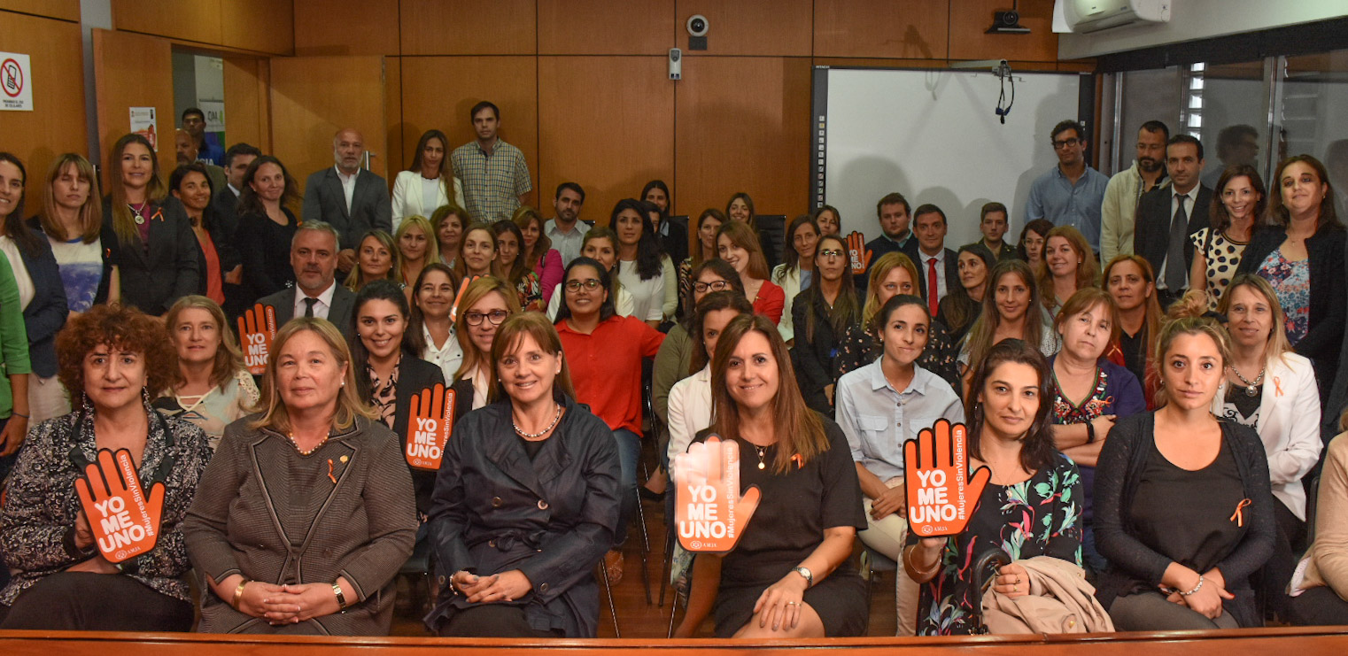 Susana Medina: “No podemos ser indiferentes a la pandemia de la violencia contra la mujer” Susana Medina: “No podemos ser indiferentes a la pandemia de la violencia contra la mujer”
