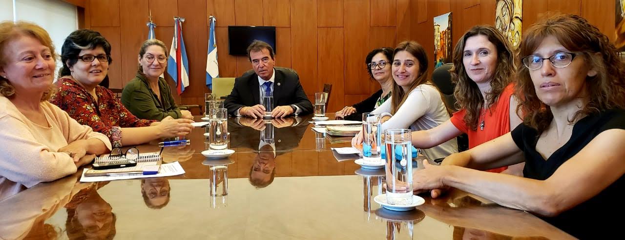 Castrillon recibió a la Asamblea de Mujeres Lesbianas, Travestis y Trans de Paraná Castrillon recibió a la Asamblea de Mujeres Lesbianas, Travestis y Trans de Paraná